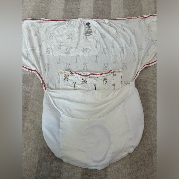 Nested Bean Bamboo Zen Swaddle Premier Giraffe (Size 0-6 Months) - Picture 4 of 7